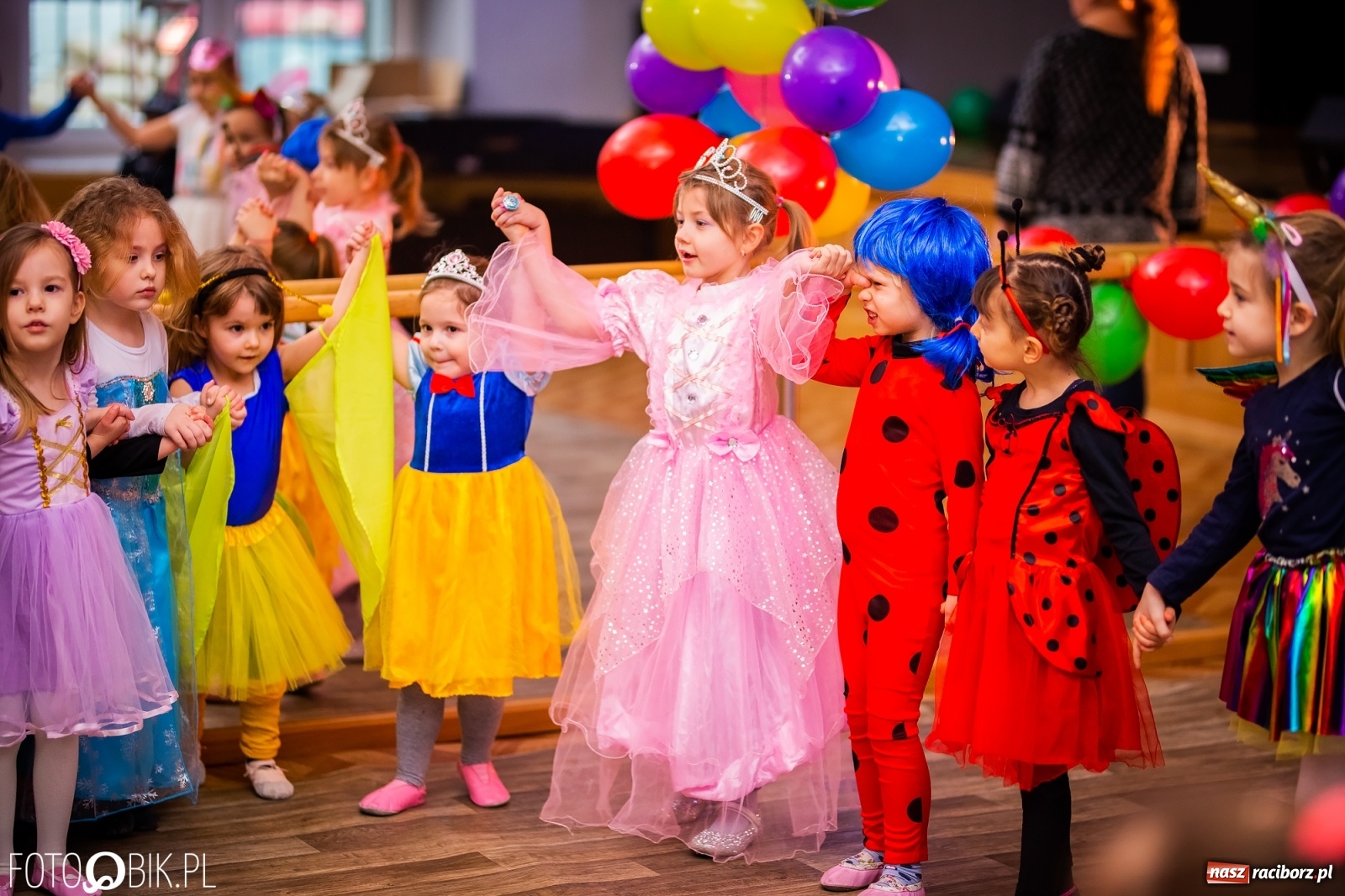 Zdjęcie w galerii na portalu naszraciborz.pl: Wspólna zabawa na Balu Karnawałowym w MDK wiadomości z regionu