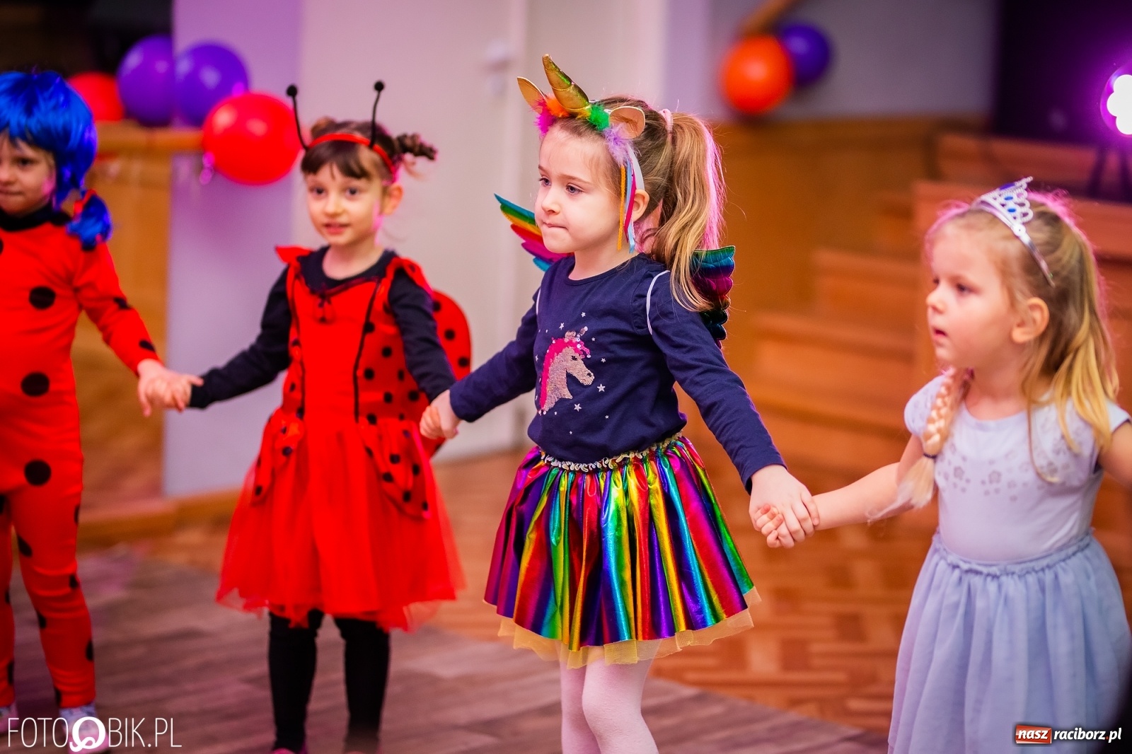 Zdjęcie w galerii na portalu naszraciborz.pl: Wspólna zabawa na Balu Karnawałowym w MDK wiadomości z regionu