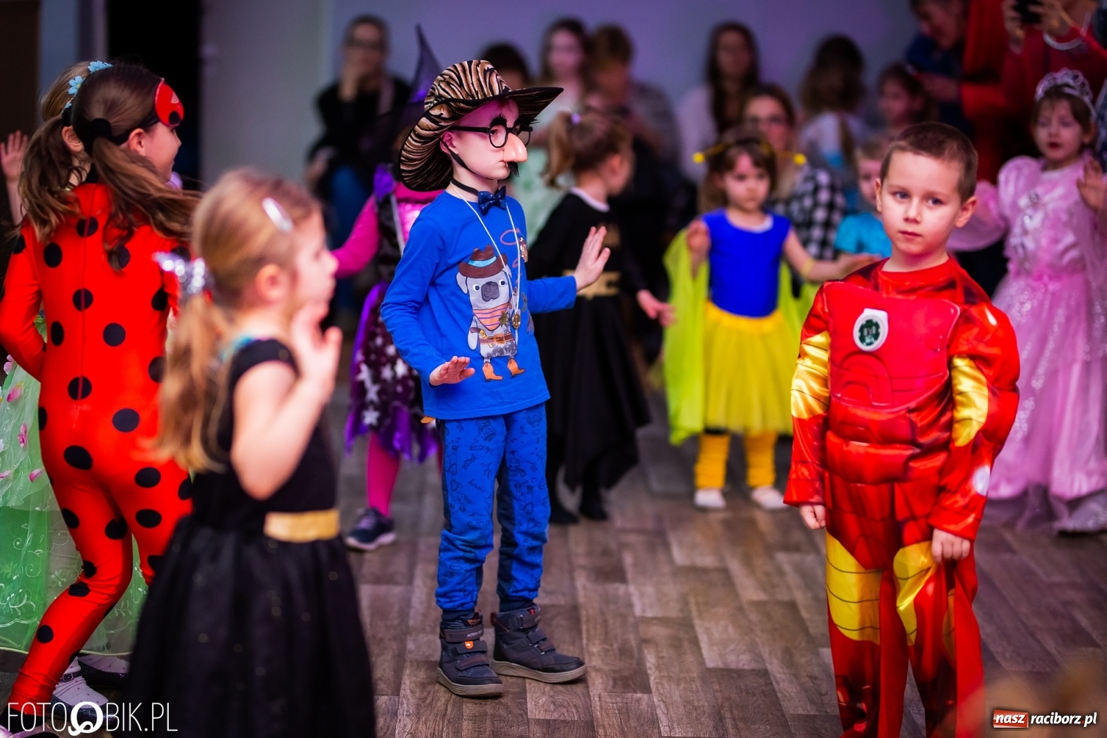 Zdjęcie w galerii na portalu naszraciborz.pl: Wspólna zabawa na Balu Karnawałowym w MDK wiadomości z regionu