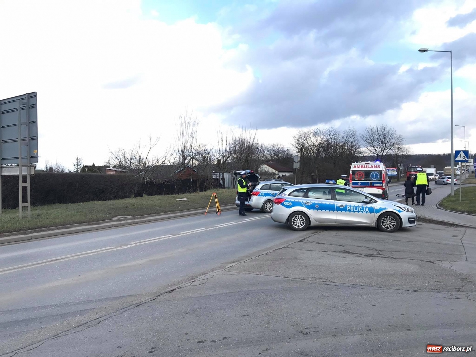 Zdjęcie w galerii na portalu naszraciborz.pl: Potrącenie rowerzysty na Rybnickiej [FOTO] wiadomości z regionu