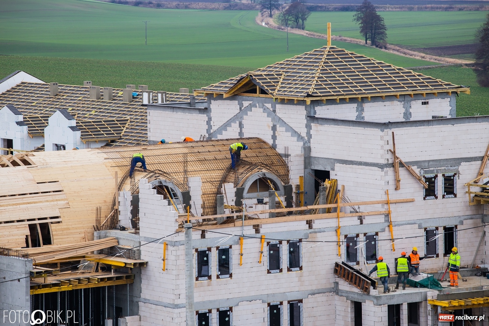 Zdjęcie w galerii na portalu naszraciborz.pl: Raport z placów budów. Klasztor w Pietrowicach oraz wschodnia obwodnica  wiadomości z regionu