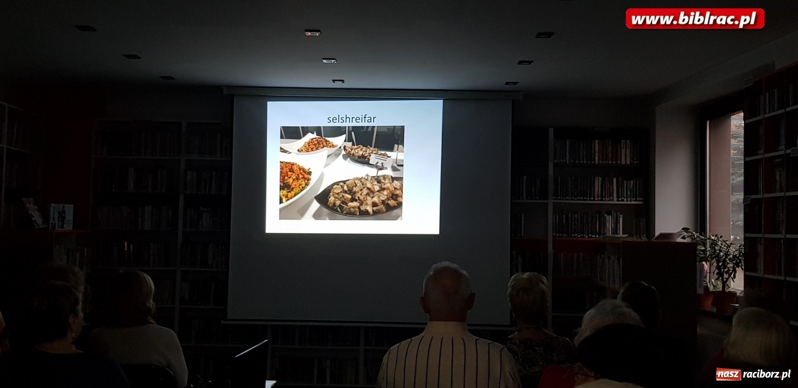 Zdjęcie w galerii na portalu naszraciborz.pl: Islandia w pigułce. Slajdowisko w bibliotece na Ostrogu wiadomości z regionu
