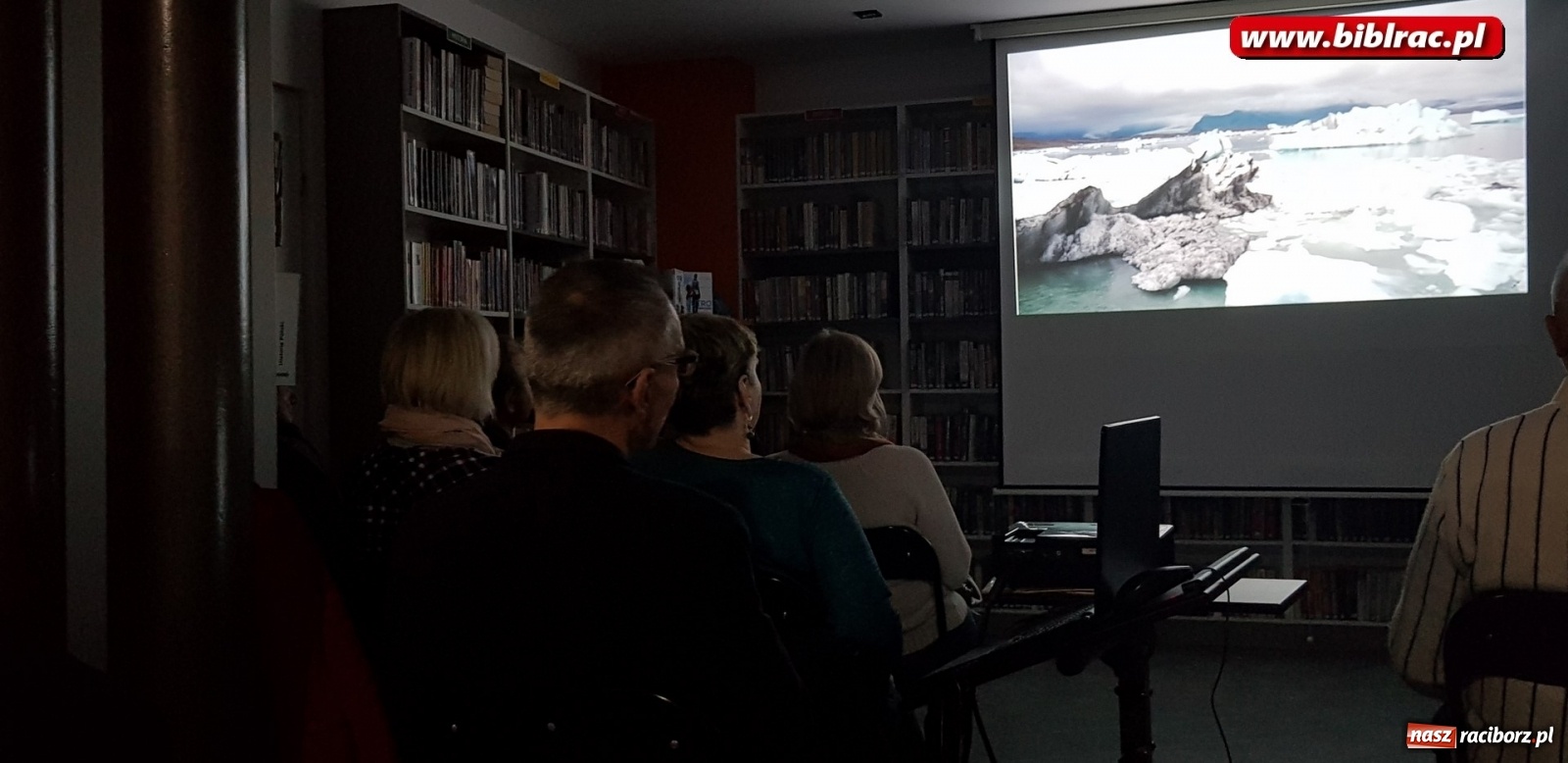 Zdjęcie w galerii na portalu naszraciborz.pl: Islandia w pigułce. Slajdowisko w bibliotece na Ostrogu wiadomości z regionu