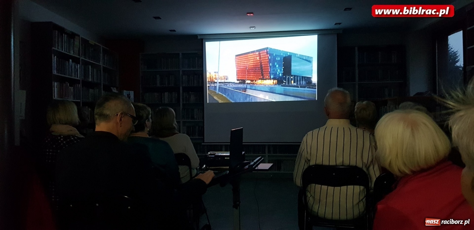 Zdjęcie w galerii na portalu naszraciborz.pl: Islandia w pigułce. Slajdowisko w bibliotece na Ostrogu wiadomości z regionu