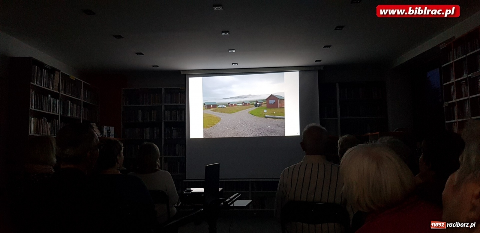 Zdjęcie w galerii na portalu naszraciborz.pl: Islandia w pigułce. Slajdowisko w bibliotece na Ostrogu wiadomości z regionu