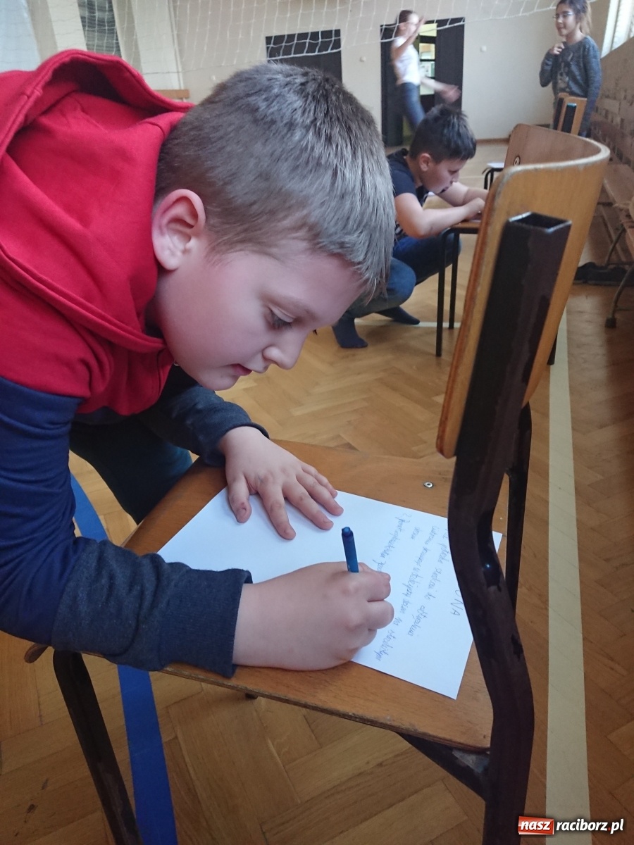 Zdjęcie w galerii na portalu naszraciborz.pl: Multimedialny Dzień Języka Ojczystego na Płoni wiadomości z regionu