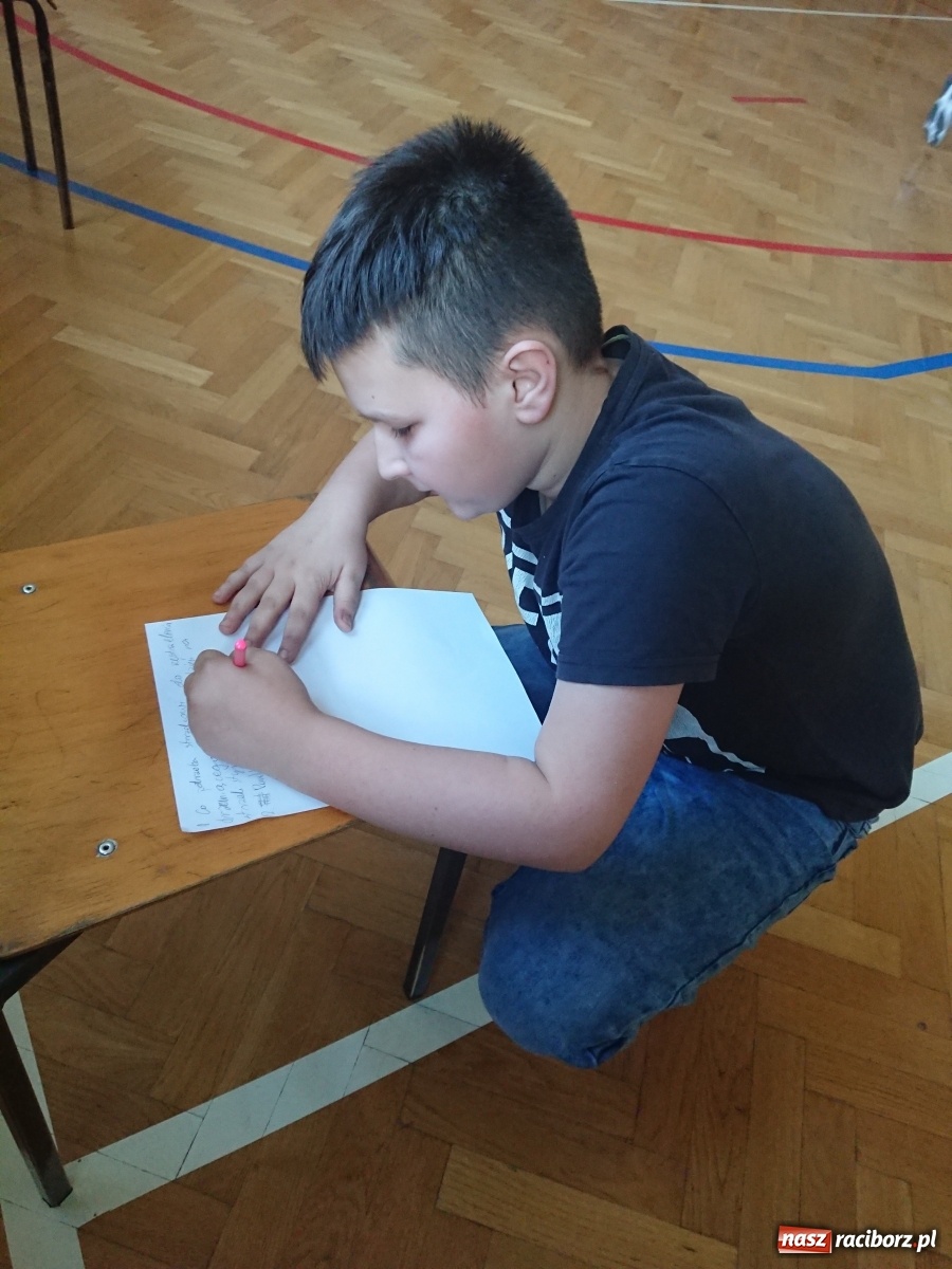 Zdjęcie w galerii na portalu naszraciborz.pl: Multimedialny Dzień Języka Ojczystego na Płoni wiadomości z regionu