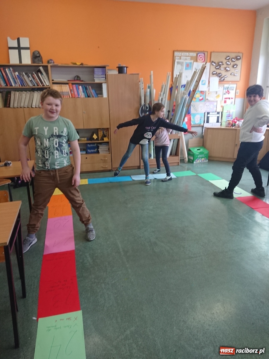 Zdjęcie w galerii na portalu naszraciborz.pl: Multimedialny Dzień Języka Ojczystego na Płoni wiadomości z regionu