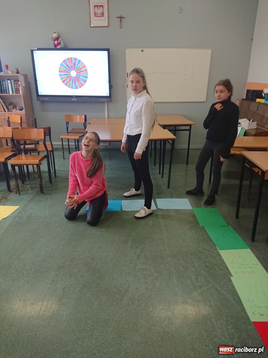 Zdjęcie w galerii na portalu naszraciborz.pl: Multimedialny Dzień Języka Ojczystego na Płoni wiadomości z regionu