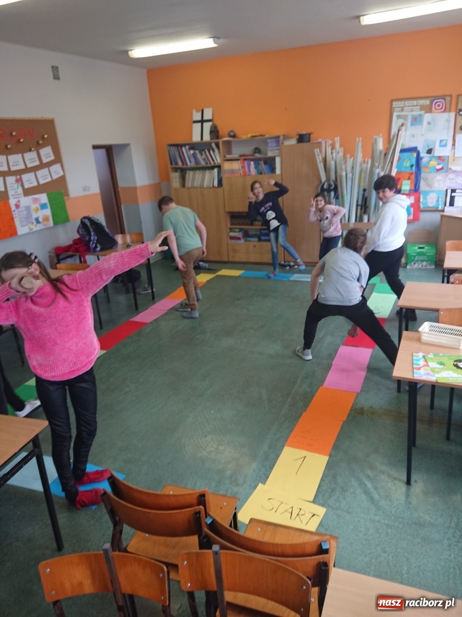 Zdjęcie w galerii na portalu naszraciborz.pl: Multimedialny Dzień Języka Ojczystego na Płoni wiadomości z regionu