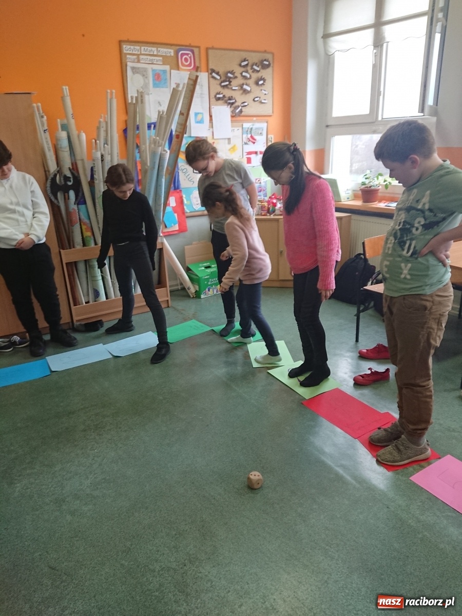 Zdjęcie w galerii na portalu naszraciborz.pl: Multimedialny Dzień Języka Ojczystego na Płoni wiadomości z regionu