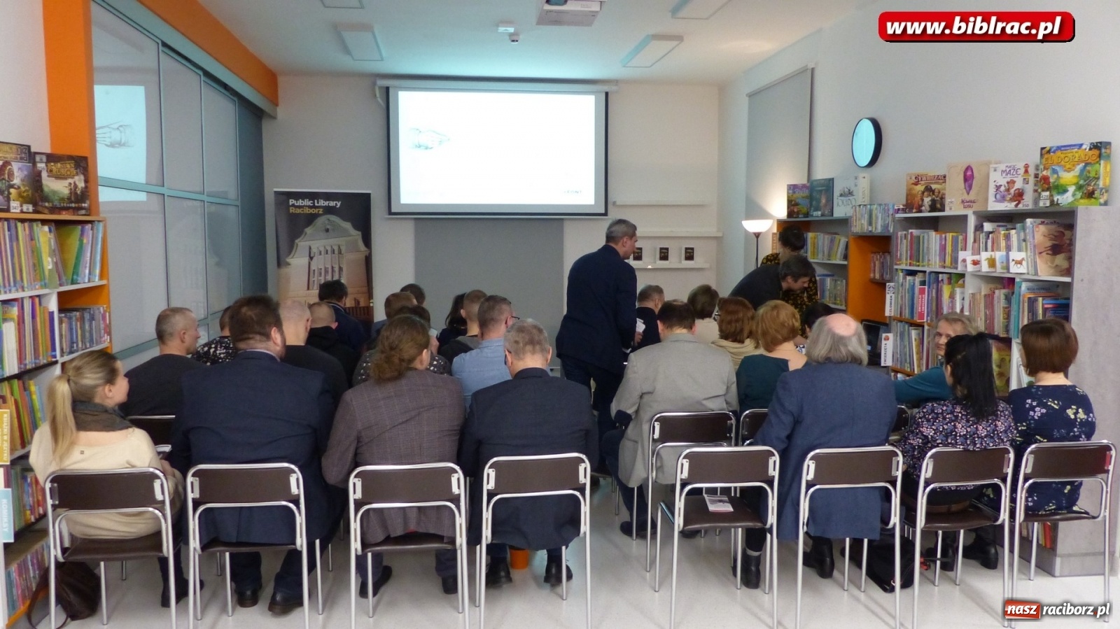 Zdjęcie w galerii na portalu naszraciborz.pl: PREFABRYKATY Katarzyny Rybińskiej – wieczór poezji w bibliotece wiadomości z regionu