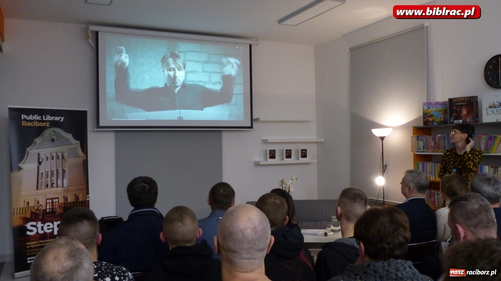 Zdjęcie w galerii na portalu naszraciborz.pl: PREFABRYKATY Katarzyny Rybińskiej – wieczór poezji w bibliotece wiadomości z regionu