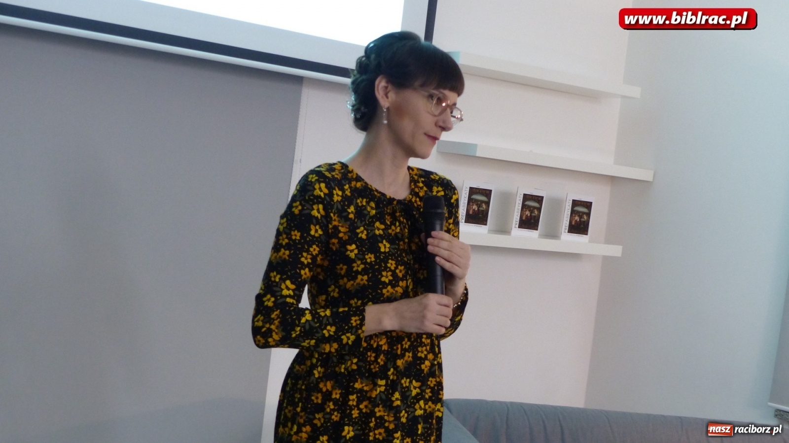 Zdjęcie w galerii na portalu naszraciborz.pl: PREFABRYKATY Katarzyny Rybińskiej – wieczór poezji w bibliotece wiadomości z regionu