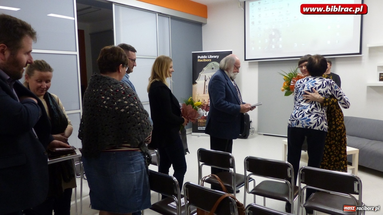 Zdjęcie w galerii na portalu naszraciborz.pl: PREFABRYKATY Katarzyny Rybińskiej – wieczór poezji w bibliotece wiadomości z regionu