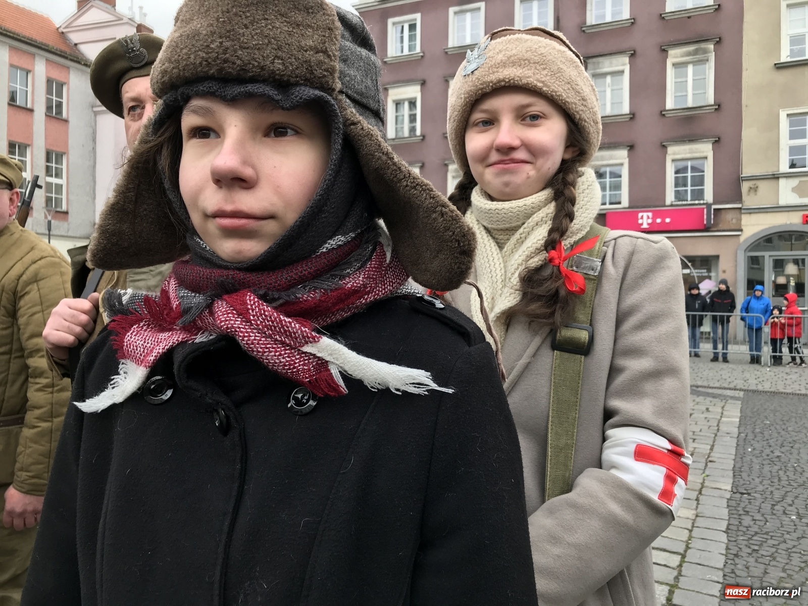 Zdjęcie w galerii na portalu naszraciborz.pl: Strzały na Rynku. Pokazano odbicie polskich więźniów z rąk Urzędu Bezpieczeństwa [WIDEO] wiadomości z regionu