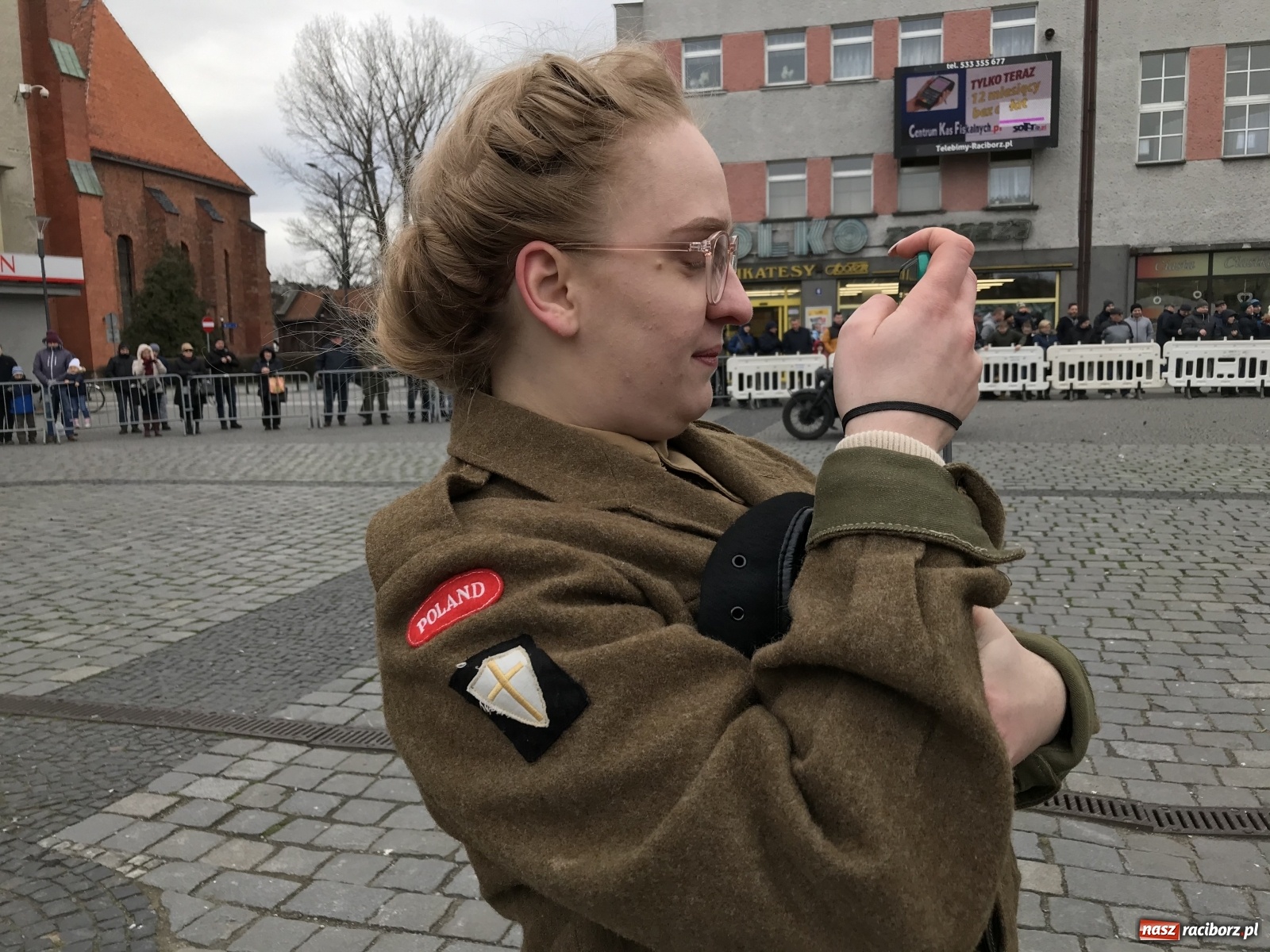 Zdjęcie w galerii na portalu naszraciborz.pl: Strzały na Rynku. Pokazano odbicie polskich więźniów z rąk Urzędu Bezpieczeństwa [WIDEO] wiadomości z regionu