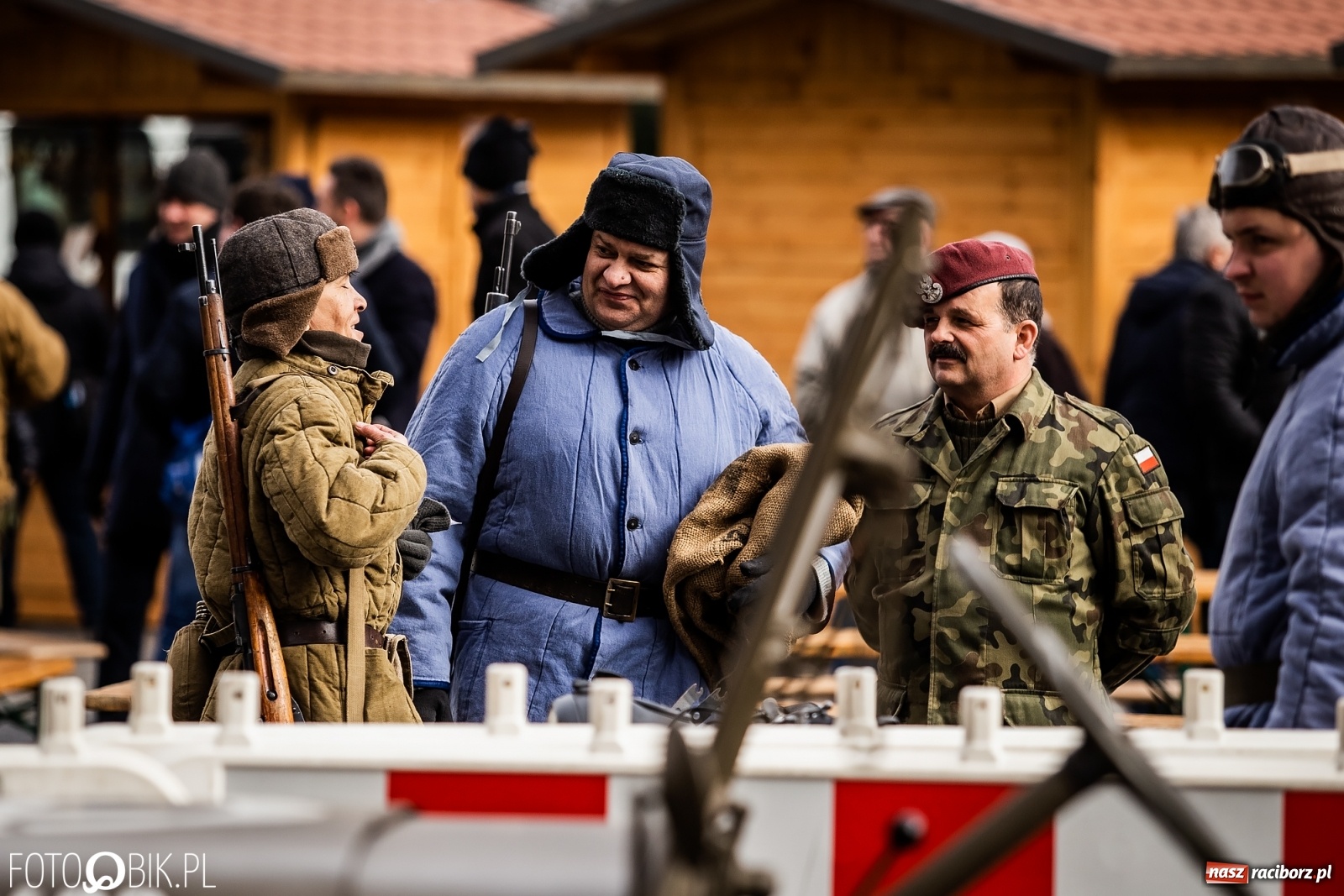 Zdjęcie w galerii na portalu naszraciborz.pl: Strzały na Rynku. Pokazano odbicie polskich więźniów z rąk Urzędu Bezpieczeństwa [WIDEO] wiadomości z regionu