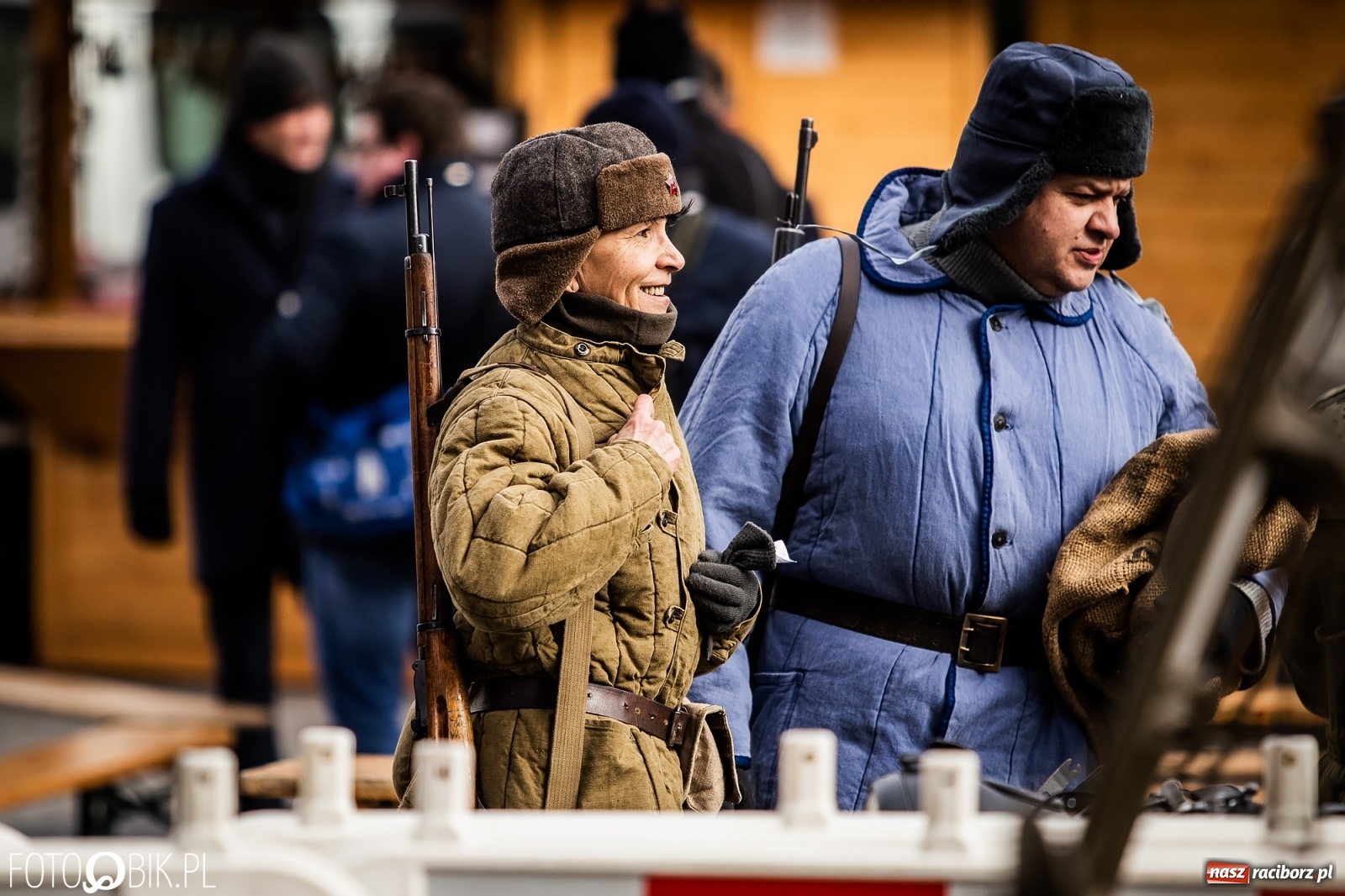 Zdjęcie w galerii na portalu naszraciborz.pl: Strzały na Rynku. Pokazano odbicie polskich więźniów z rąk Urzędu Bezpieczeństwa [WIDEO] wiadomości z regionu