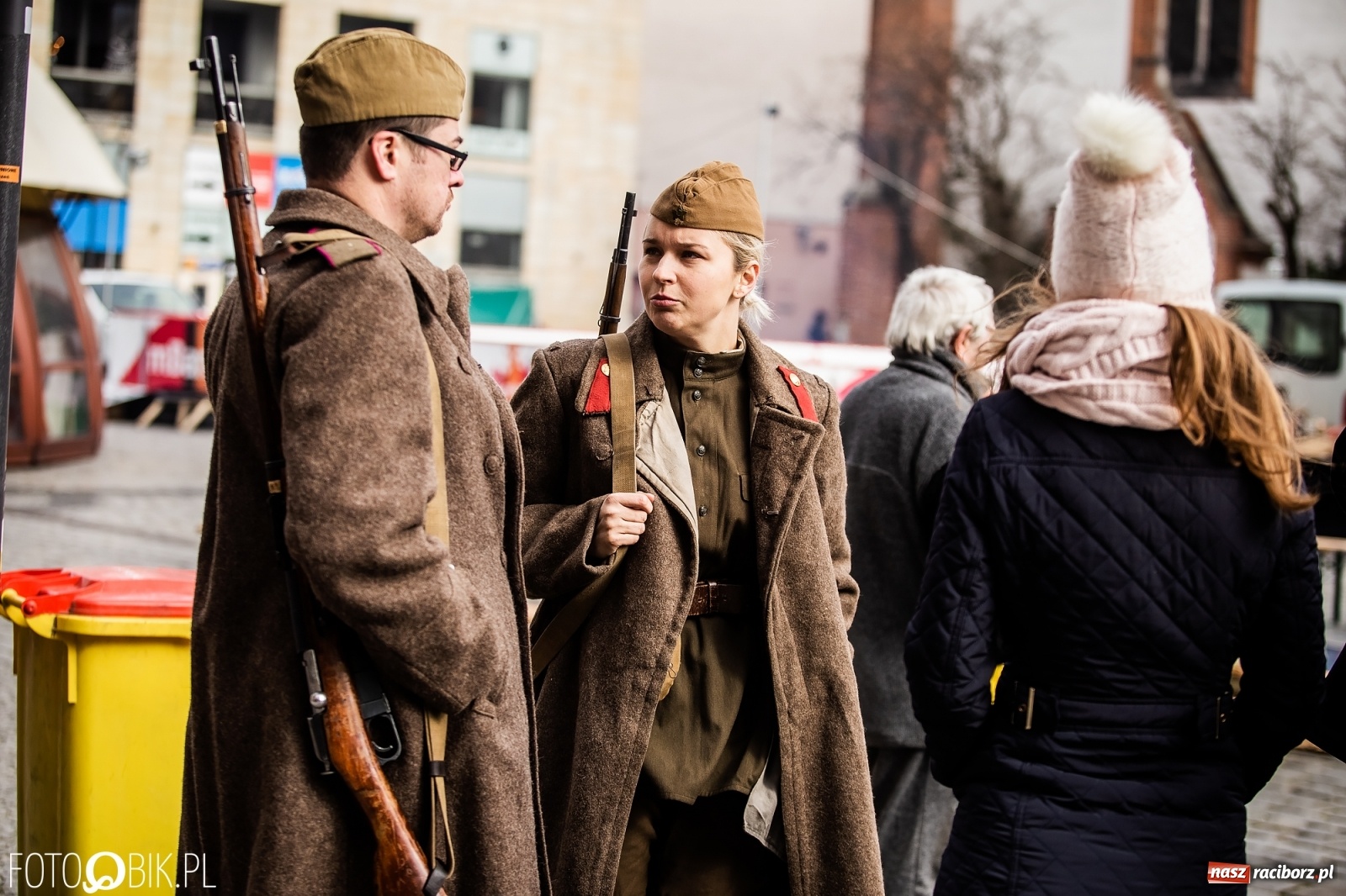 Zdjęcie w galerii na portalu naszraciborz.pl: Strzały na Rynku. Pokazano odbicie polskich więźniów z rąk Urzędu Bezpieczeństwa [WIDEO] wiadomości z regionu
