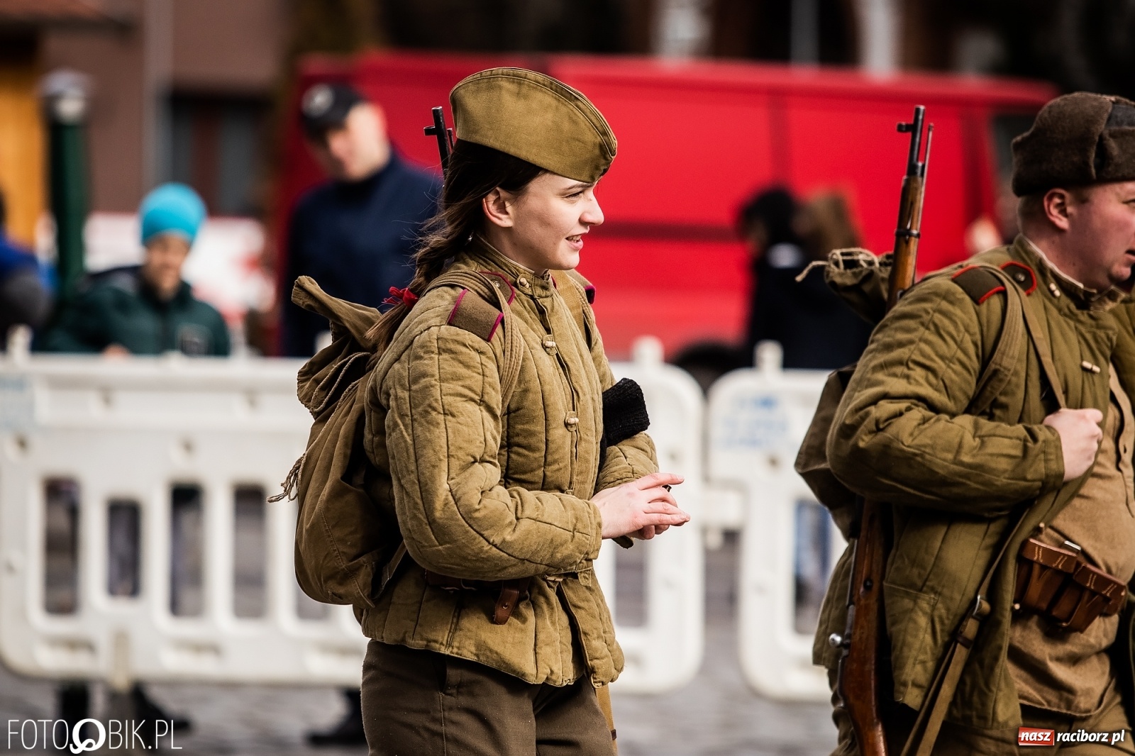 Zdjęcie w galerii na portalu naszraciborz.pl: Strzały na Rynku. Pokazano odbicie polskich więźniów z rąk Urzędu Bezpieczeństwa [WIDEO] wiadomości z regionu