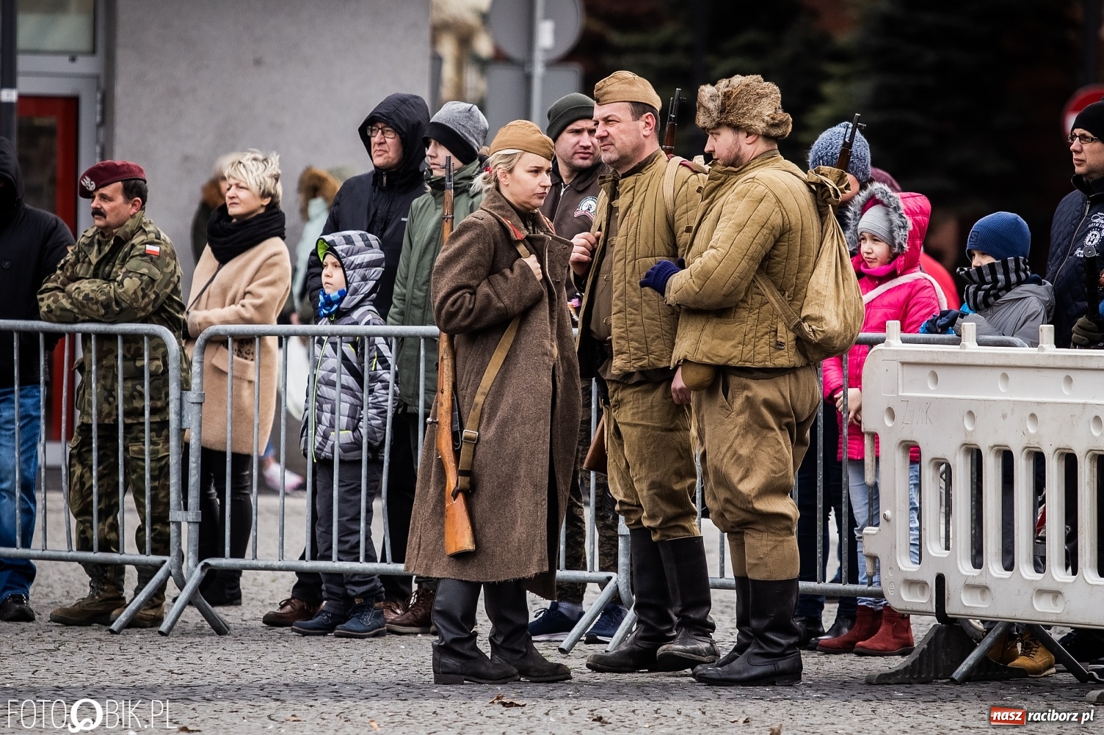 Zdjęcie w galerii na portalu naszraciborz.pl: Strzały na Rynku. Pokazano odbicie polskich więźniów z rąk Urzędu Bezpieczeństwa [WIDEO] wiadomości z regionu