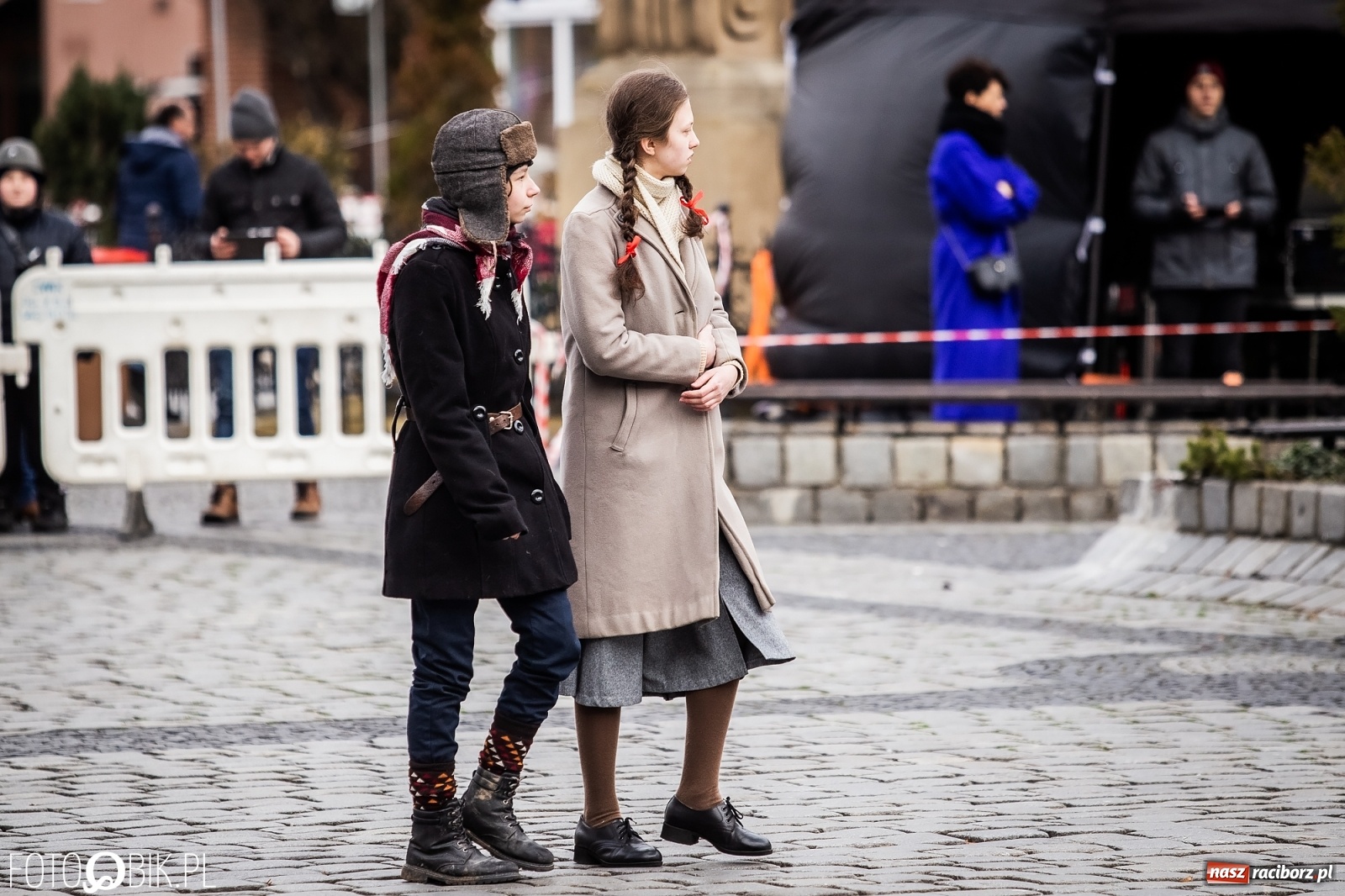 Zdjęcie w galerii na portalu naszraciborz.pl: Strzały na Rynku. Pokazano odbicie polskich więźniów z rąk Urzędu Bezpieczeństwa [WIDEO] wiadomości z regionu