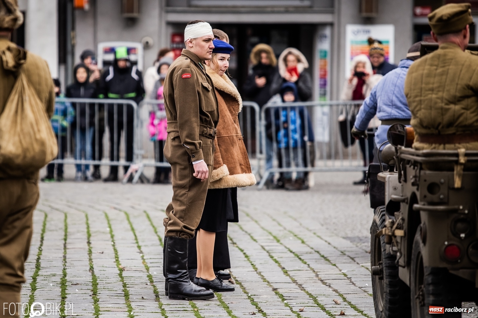 Zdjęcie w galerii na portalu naszraciborz.pl: Strzały na Rynku. Pokazano odbicie polskich więźniów z rąk Urzędu Bezpieczeństwa [WIDEO] wiadomości z regionu