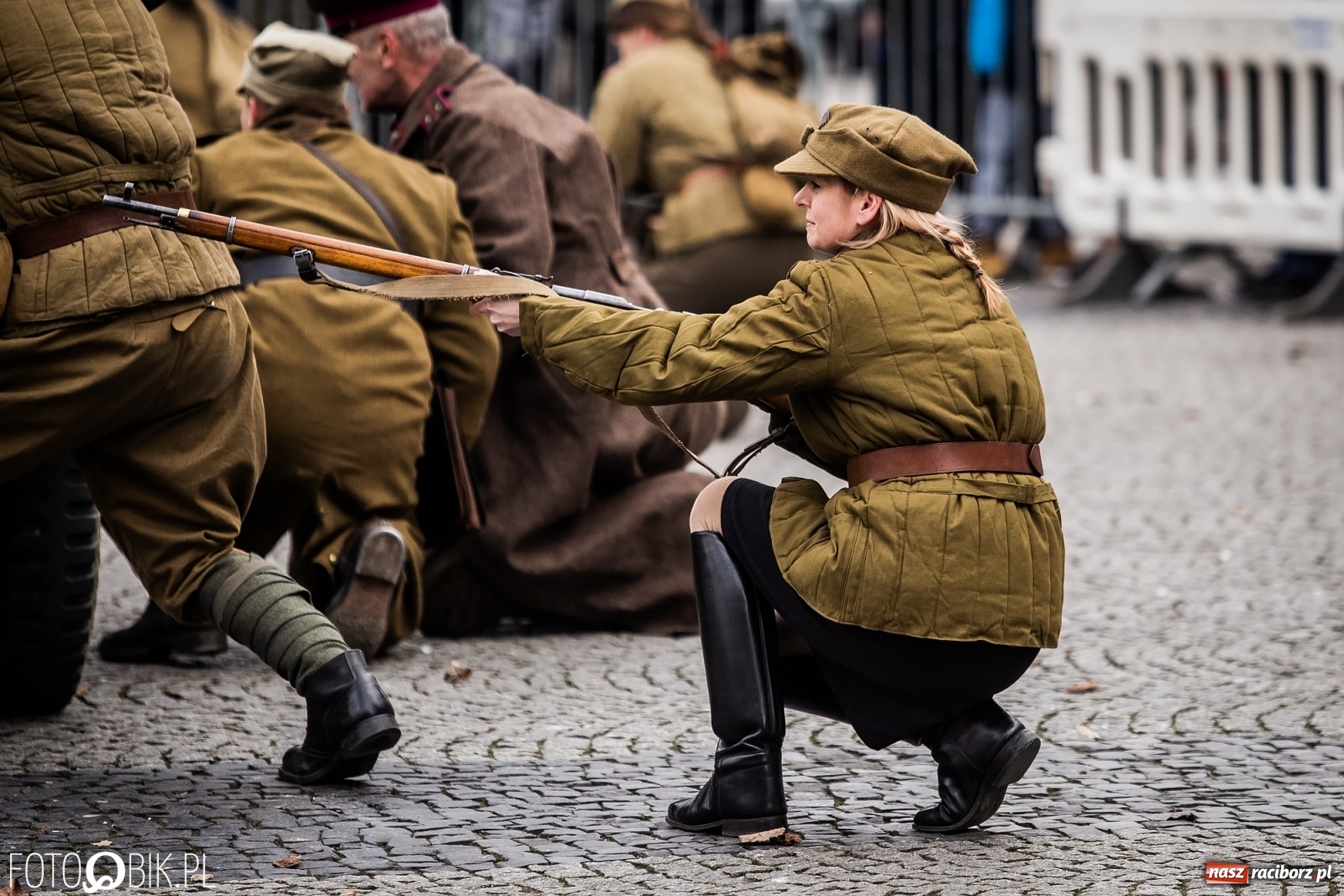 Zdjęcie w galerii na portalu naszraciborz.pl: Strzały na Rynku. Pokazano odbicie polskich więźniów z rąk Urzędu Bezpieczeństwa [WIDEO] wiadomości z regionu