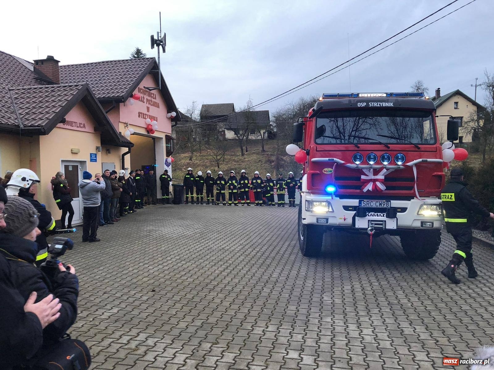 Zdjęcie w galerii na portalu naszraciborz.pl: OSP Strzybnik powitała nowego kamaza  wiadomości z regionu