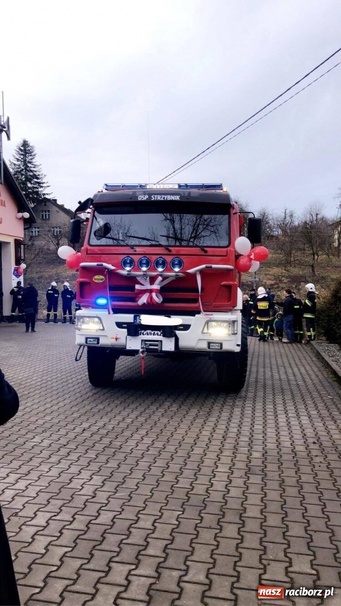 Zdjęcie w galerii na portalu naszraciborz.pl: OSP Strzybnik powitała nowego kamaza  wiadomości z regionu