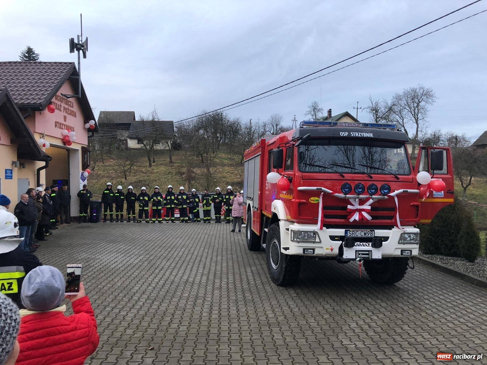 Zdjęcie w galerii na portalu naszraciborz.pl: OSP Strzybnik powitała nowego kamaza  wiadomości z regionu