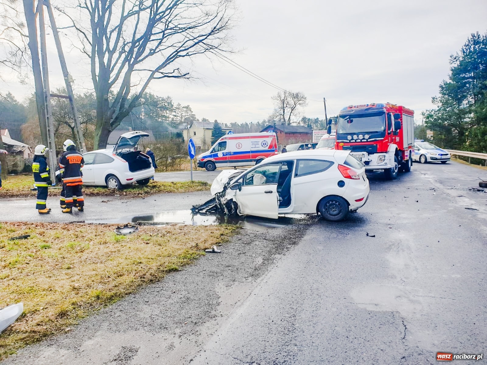 Zdjęcie w galerii na portalu naszraciborz.pl: Pięć osób rannych w zderzeniu na trasie Racibórz-Gliwice  wiadomości z regionu