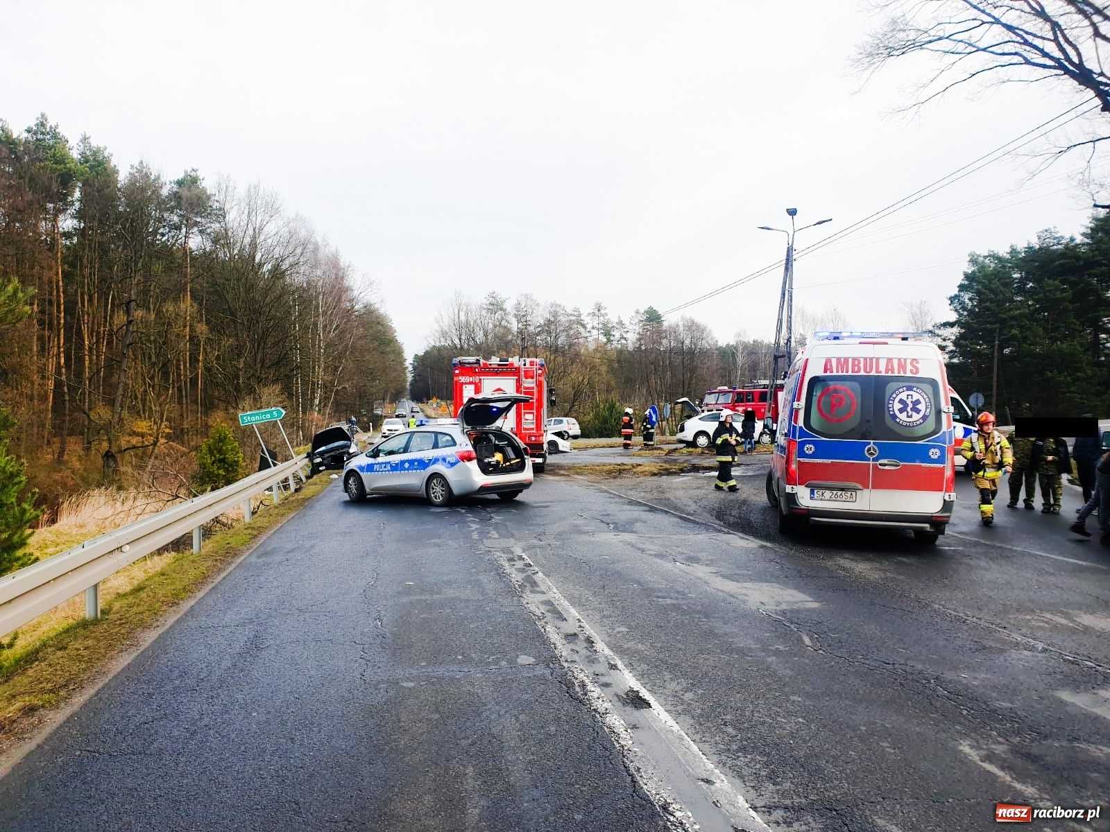 Zdjęcie w galerii na portalu naszraciborz.pl: Pięć osób rannych w zderzeniu na trasie Racibórz-Gliwice  wiadomości z regionu