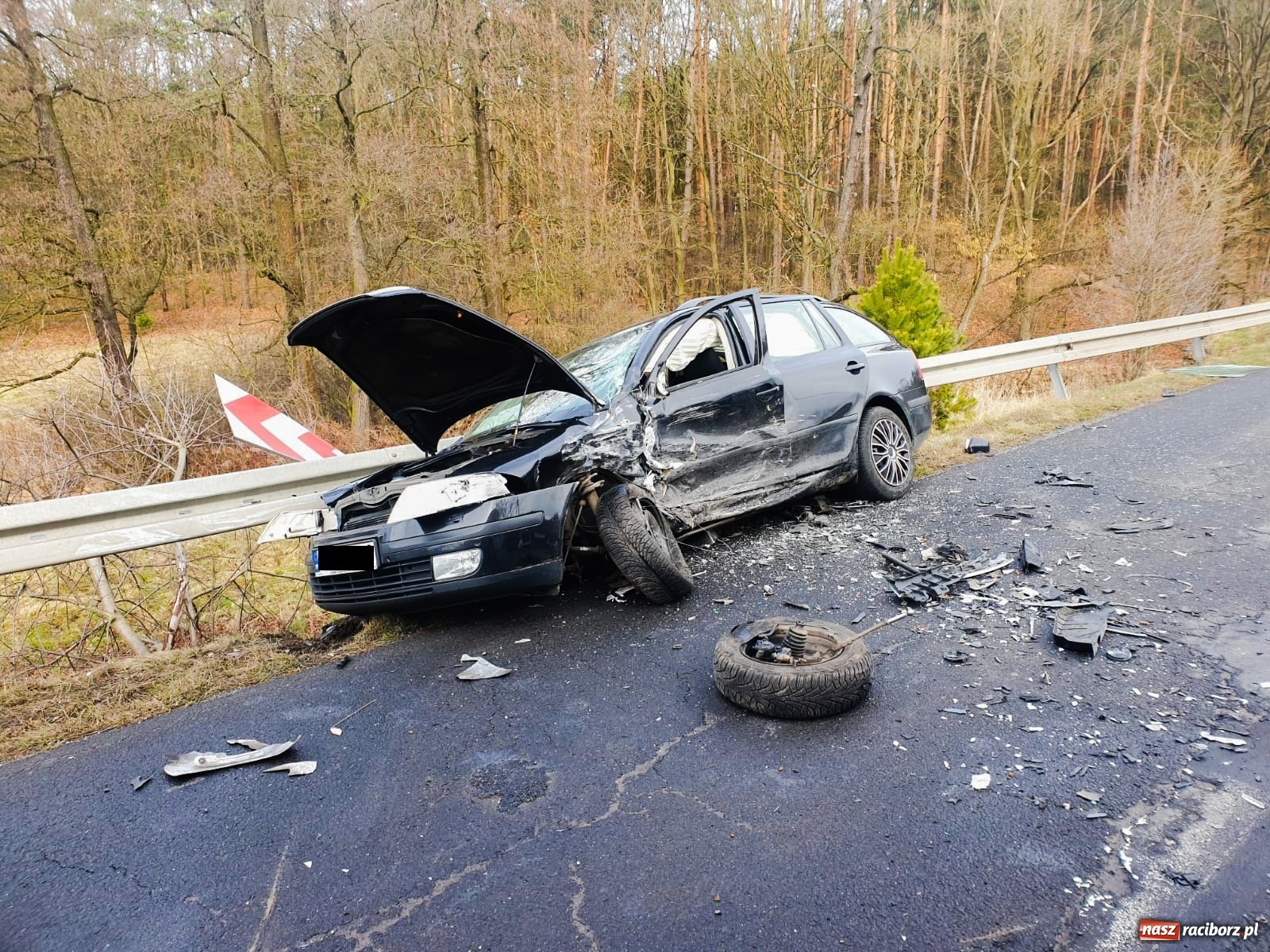 Zdjęcie w galerii na portalu naszraciborz.pl: Pięć osób rannych w zderzeniu na trasie Racibórz-Gliwice  wiadomości z regionu