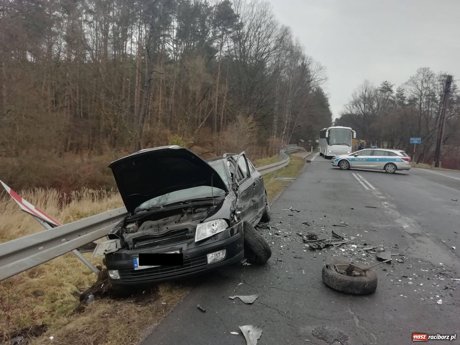 Zdjęcie w galerii na portalu naszraciborz.pl: Pięć osób rannych w zderzeniu na trasie Racibórz-Gliwice  wiadomości z regionu