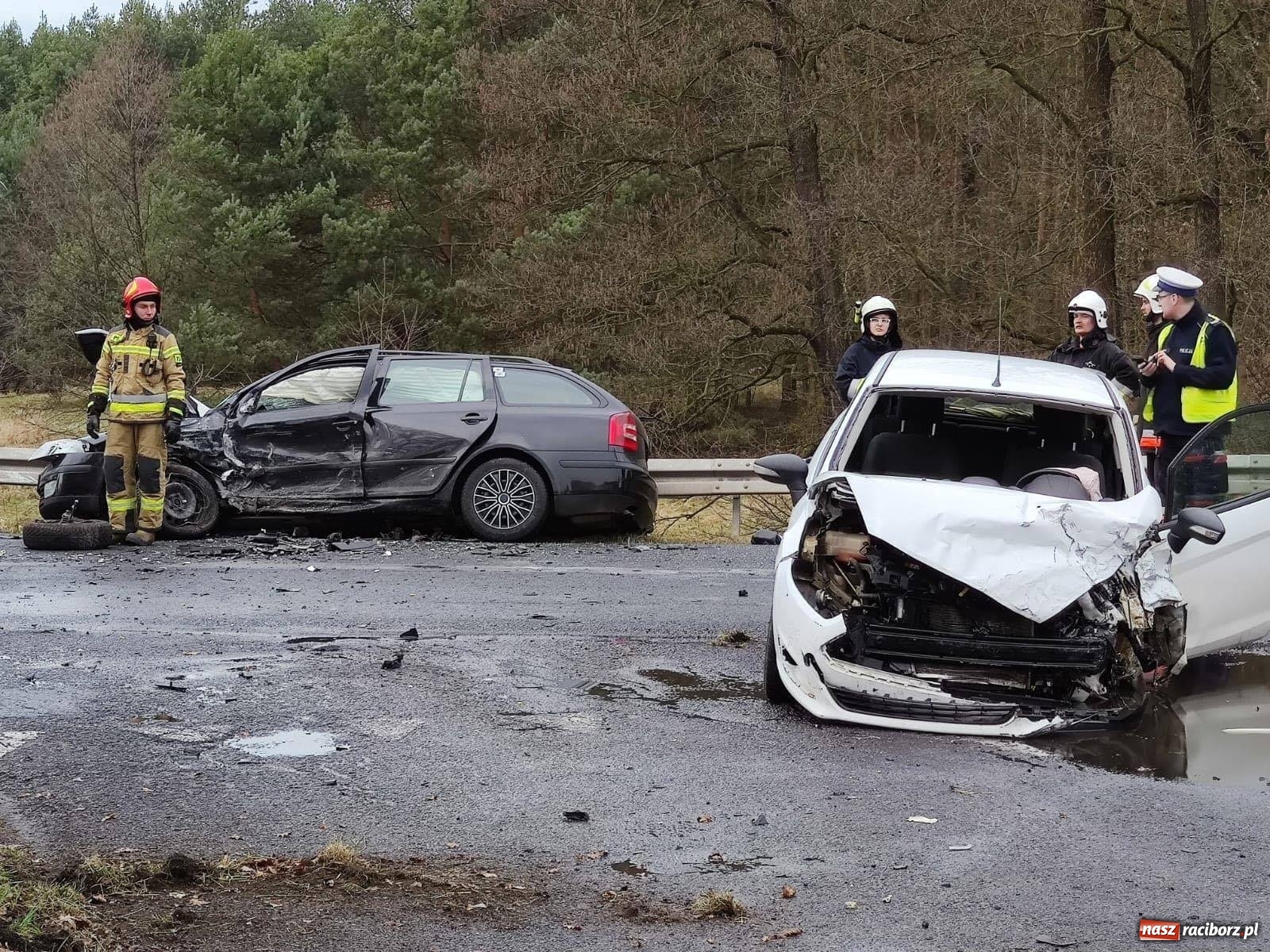 Zdjęcie w galerii na portalu naszraciborz.pl: Pięć osób rannych w zderzeniu na trasie Racibórz-Gliwice  wiadomości z regionu