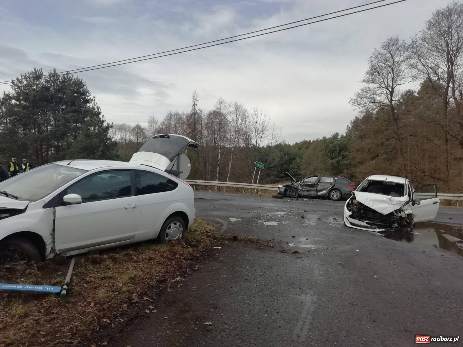 Zdjęcie w galerii na portalu naszraciborz.pl: Pięć osób rannych w zderzeniu na trasie Racibórz-Gliwice  wiadomości z regionu