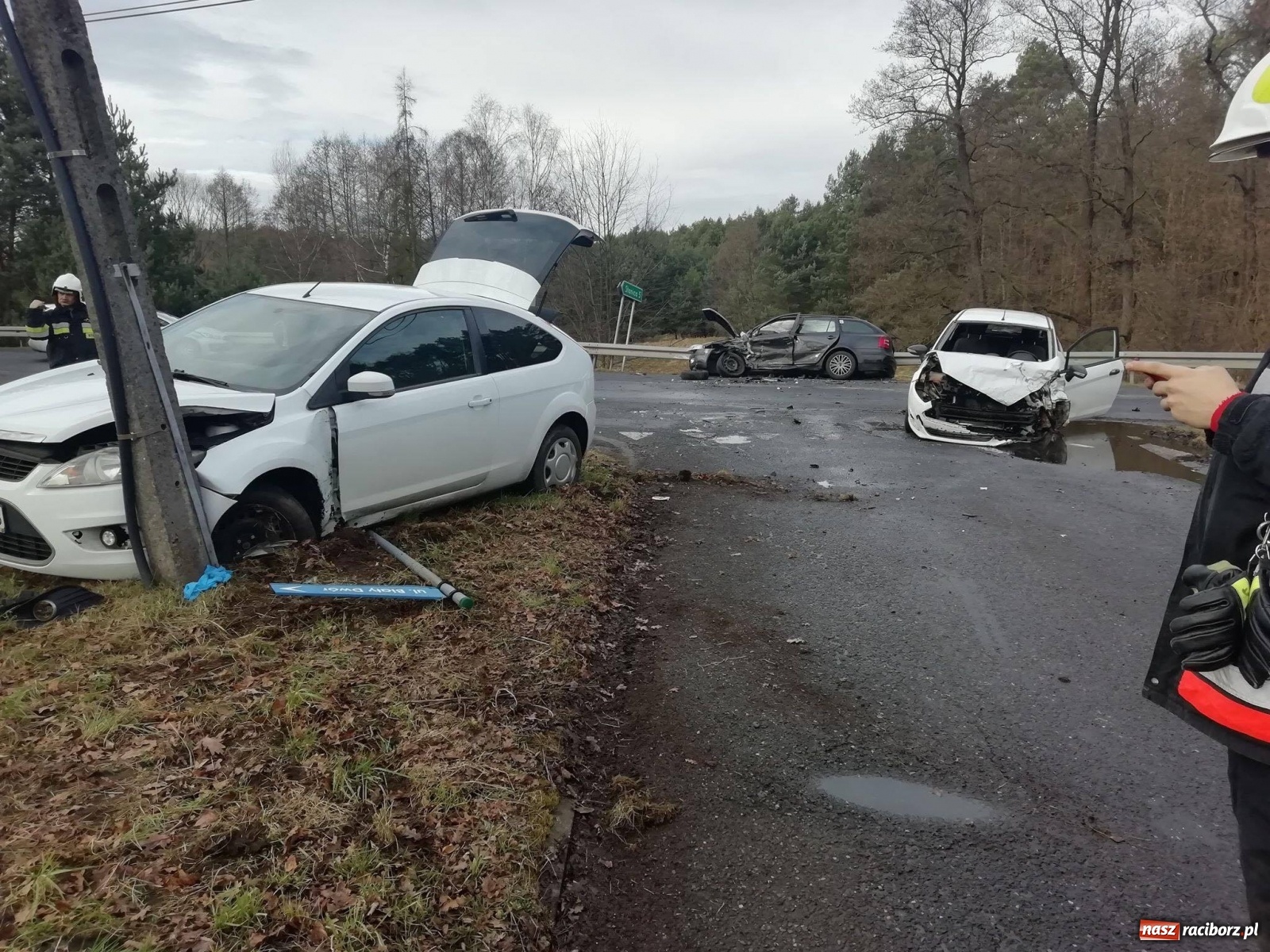 Zdjęcie w galerii na portalu naszraciborz.pl: Pięć osób rannych w zderzeniu na trasie Racibórz-Gliwice  wiadomości z regionu