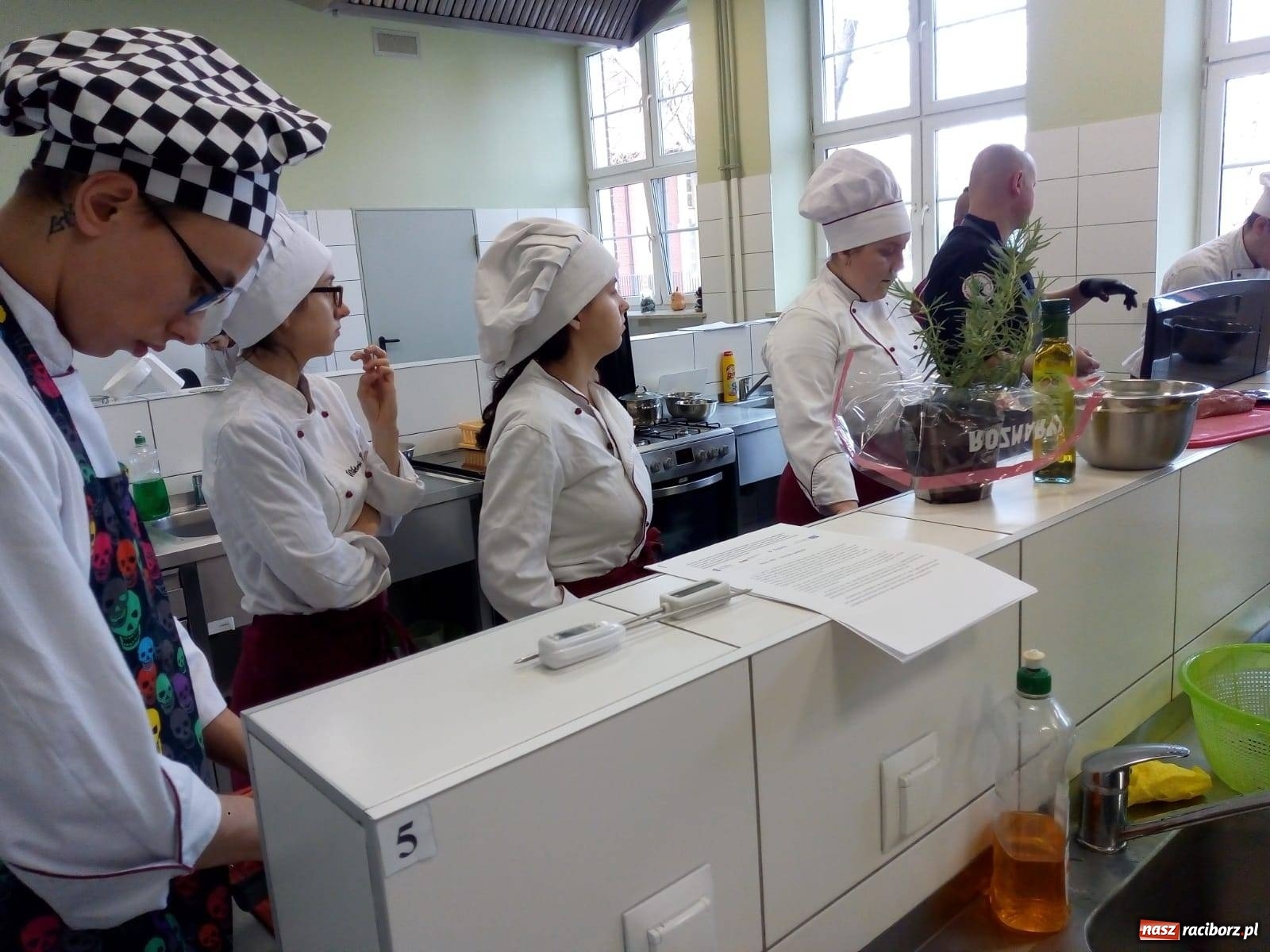 Zdjęcie w galerii na portalu naszraciborz.pl: Uczniowie Budowlanki i Gastronomika z nowymi kompetencjami  wiadomości z regionu