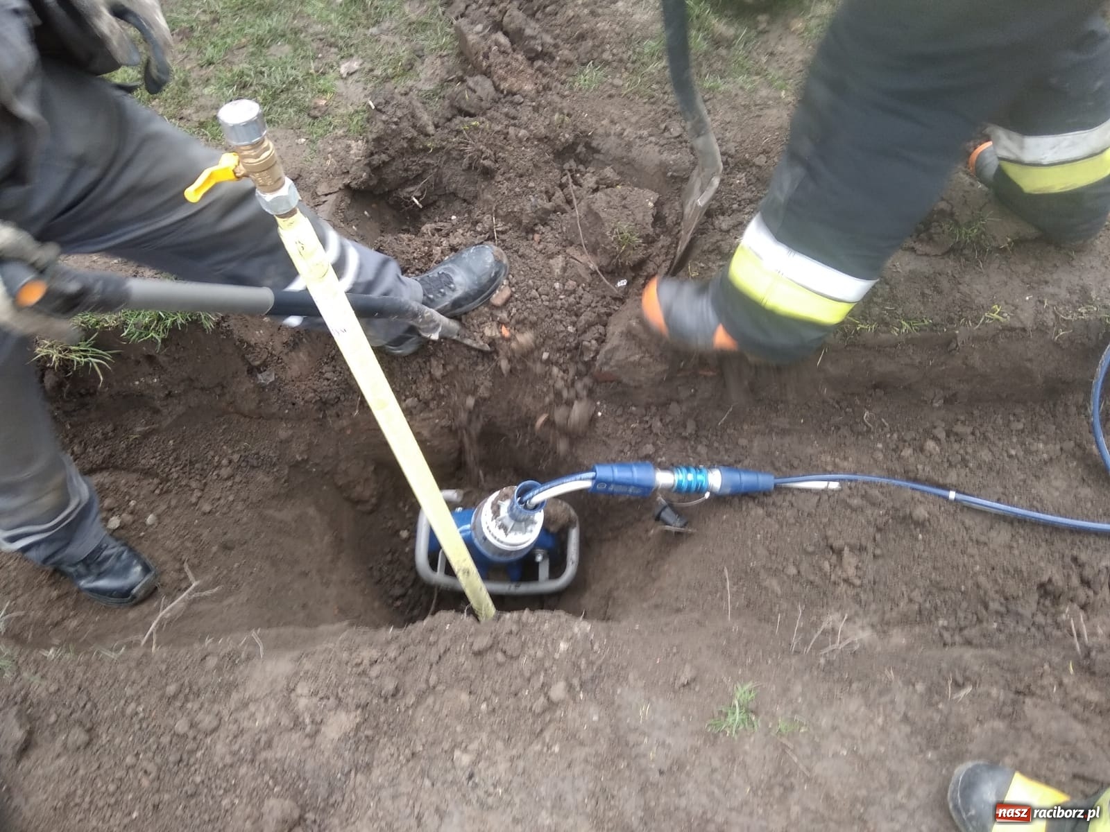 Zdjęcie w galerii na portalu naszraciborz.pl: Uszkodzony gazociąg w Krzyżanowicach [FOTO] wiadomości z regionu