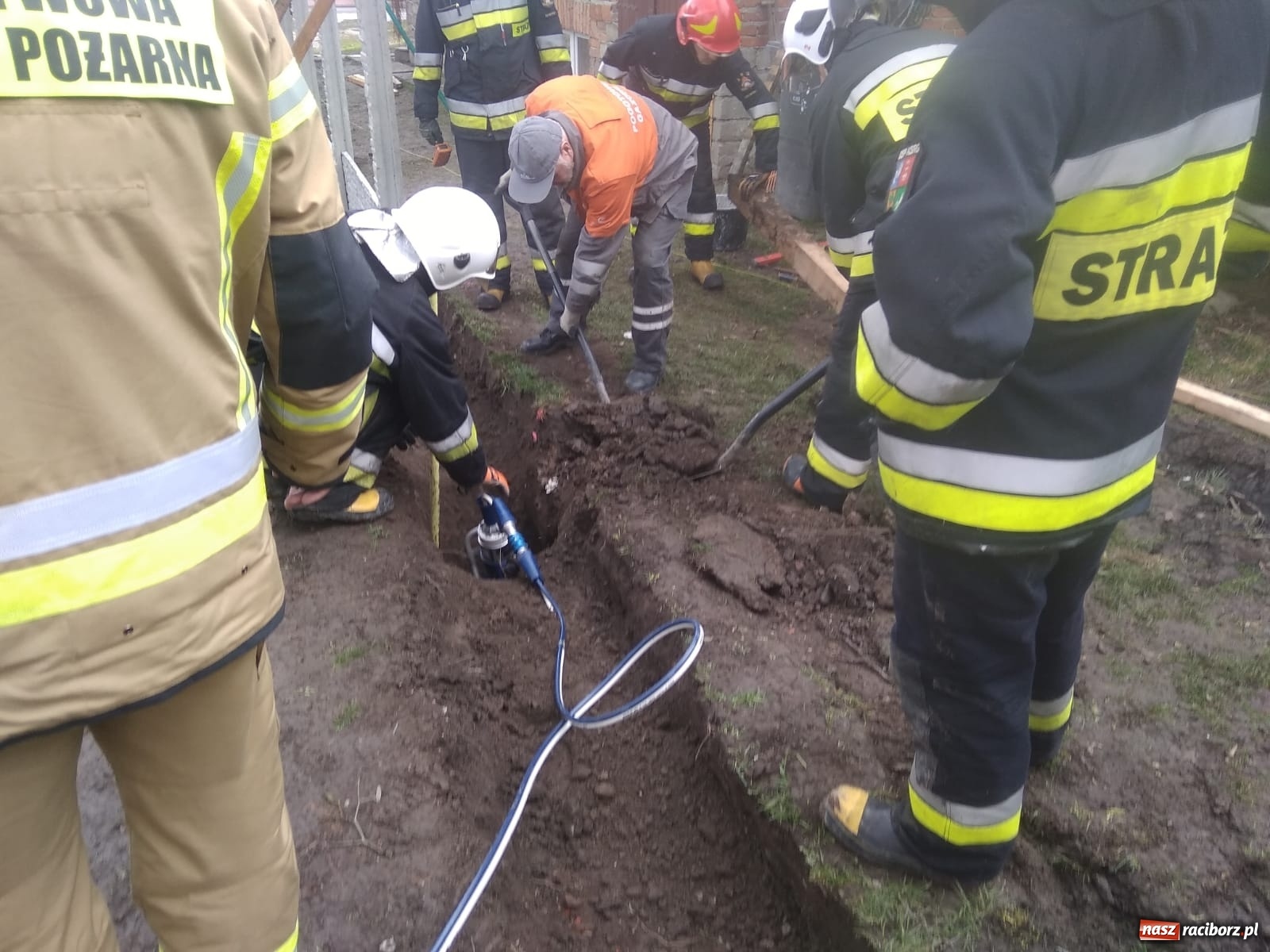 Zdjęcie w galerii na portalu naszraciborz.pl: Uszkodzony gazociąg w Krzyżanowicach [FOTO] wiadomości z regionu