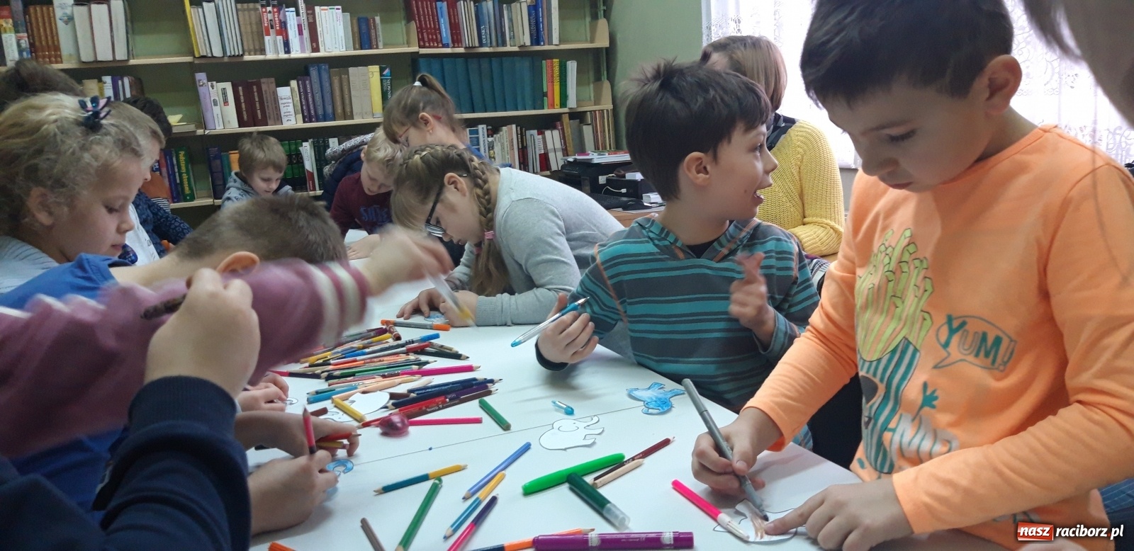 Zdjęcie w galerii na portalu naszraciborz.pl: Przedszkolaki z Rud poznały twórczość Joanny Kulmowej wiadomości z regionu