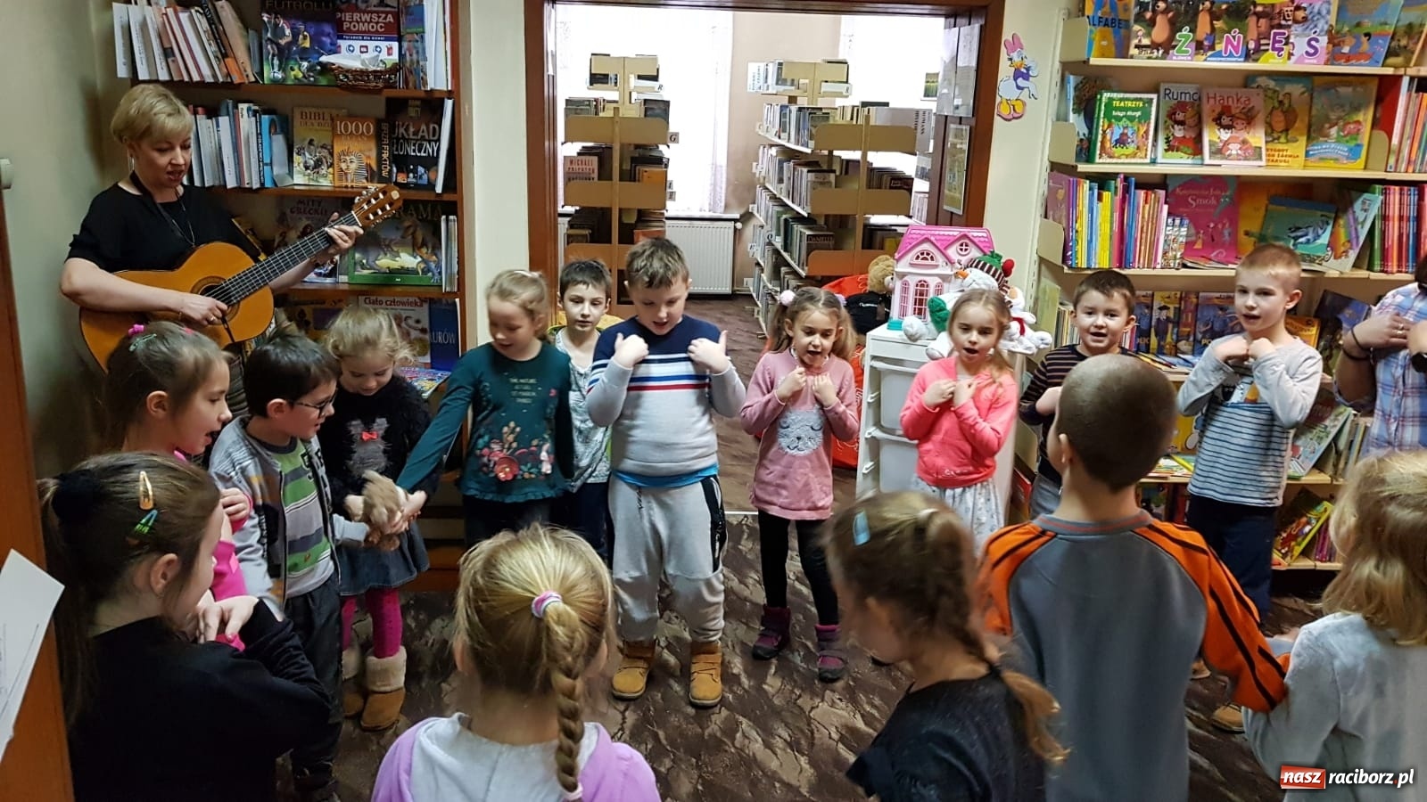 Zdjęcie w galerii na portalu naszraciborz.pl: Przedszkolaki z Rud poznały twórczość Joanny Kulmowej wiadomości z regionu