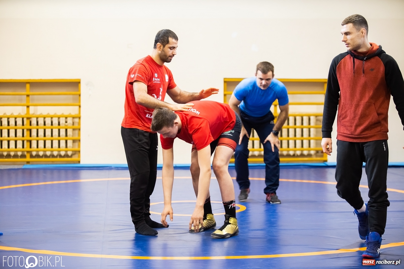 Zdjęcie w galerii na portalu naszraciborz.pl: Wicemistrz Europy w zapasach odwiedził uczniów ZSOMS [FOTO i WIDEO] wiadomości z regionu
