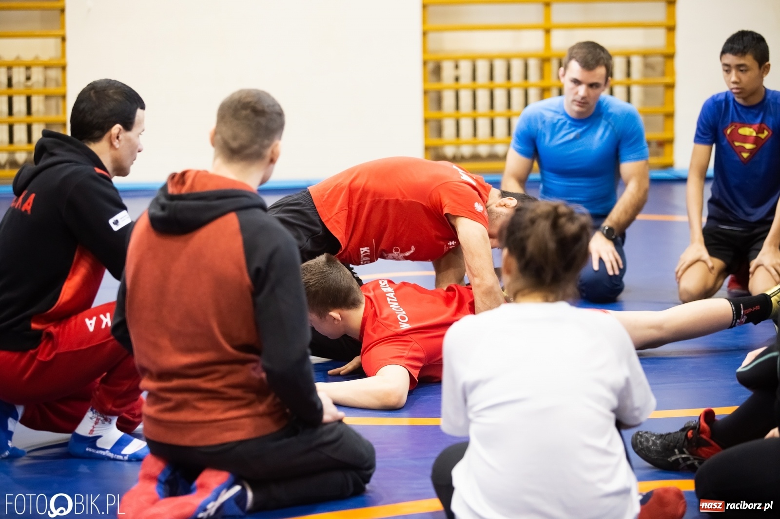 Zdjęcie w galerii na portalu naszraciborz.pl: Wicemistrz Europy w zapasach odwiedził uczniów ZSOMS [FOTO i WIDEO] wiadomości z regionu