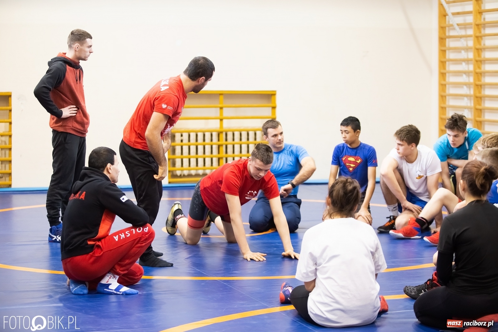 Zdjęcie w galerii na portalu naszraciborz.pl: Wicemistrz Europy w zapasach odwiedził uczniów ZSOMS [FOTO i WIDEO] wiadomości z regionu