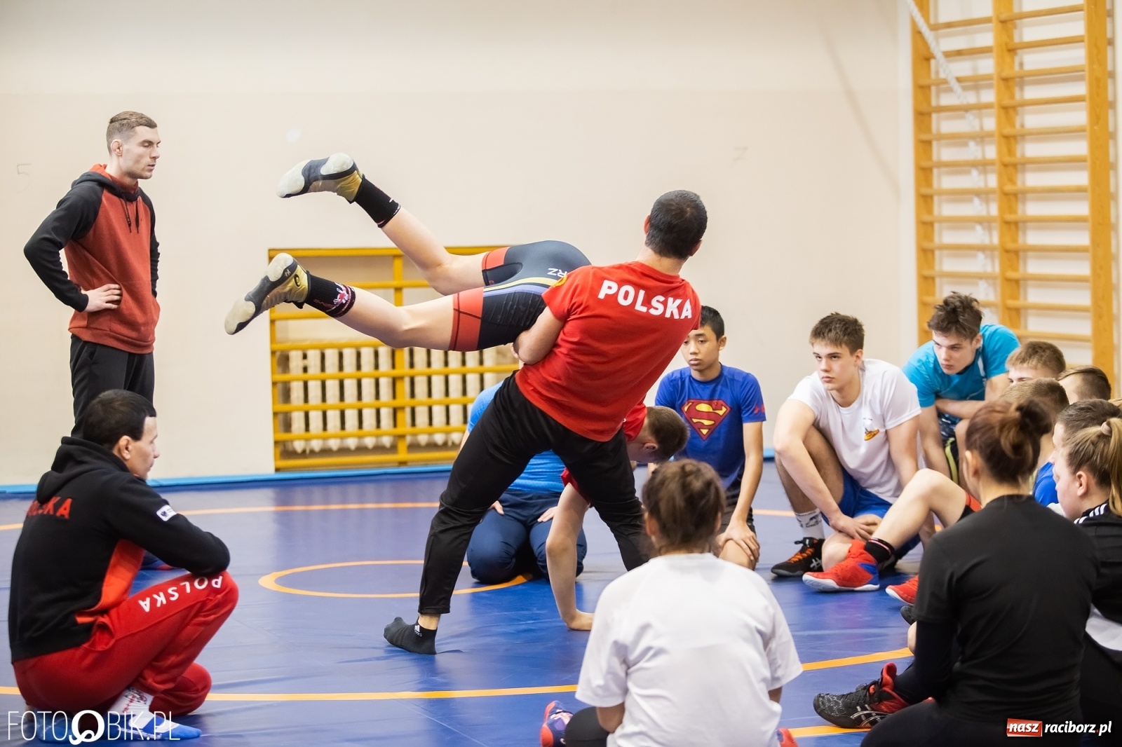 Zdjęcie w galerii na portalu naszraciborz.pl: Wicemistrz Europy w zapasach odwiedził uczniów ZSOMS [FOTO i WIDEO] wiadomości z regionu
