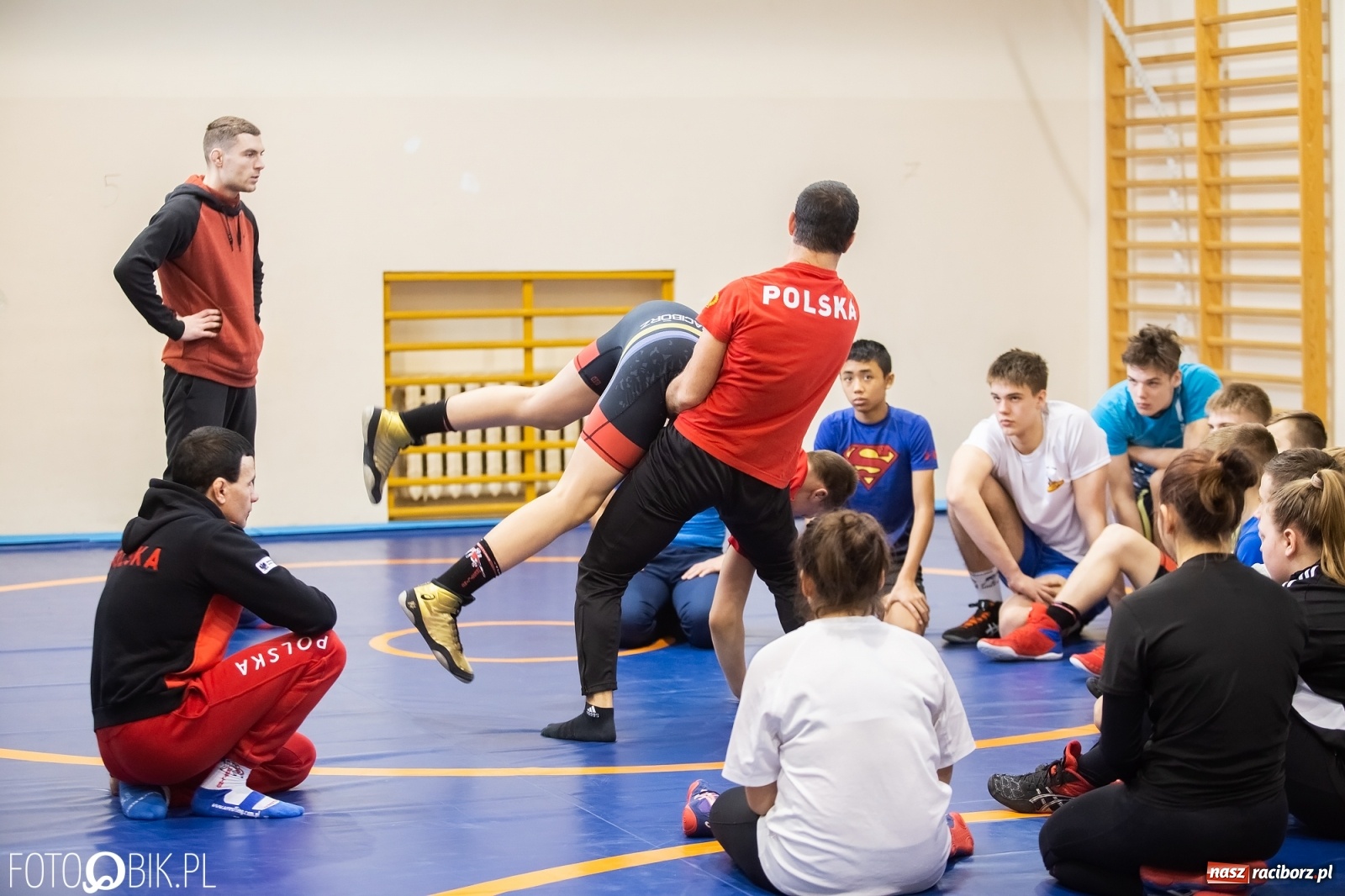 Zdjęcie w galerii na portalu naszraciborz.pl: Wicemistrz Europy w zapasach odwiedził uczniów ZSOMS [FOTO i WIDEO] wiadomości z regionu