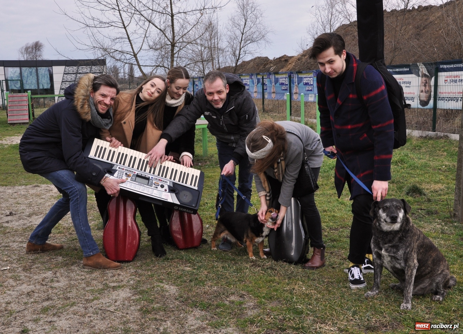 Zdjęcie w galerii na portalu naszraciborz.pl: Raciborscy artyści dla raciborskiego schroniska wiadomości z regionu
